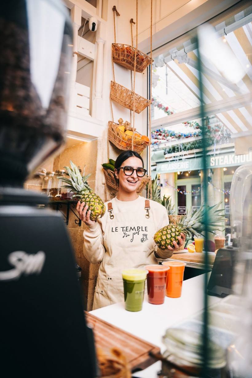 Au comptoir avec des ananas
