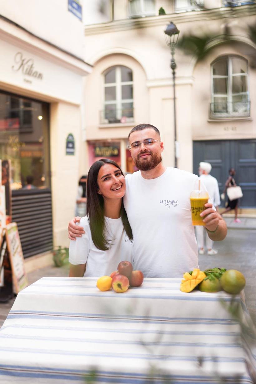 L'équipe du Temple du Jus en terrasse