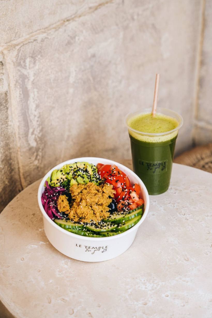 Poke bowl et jus vert